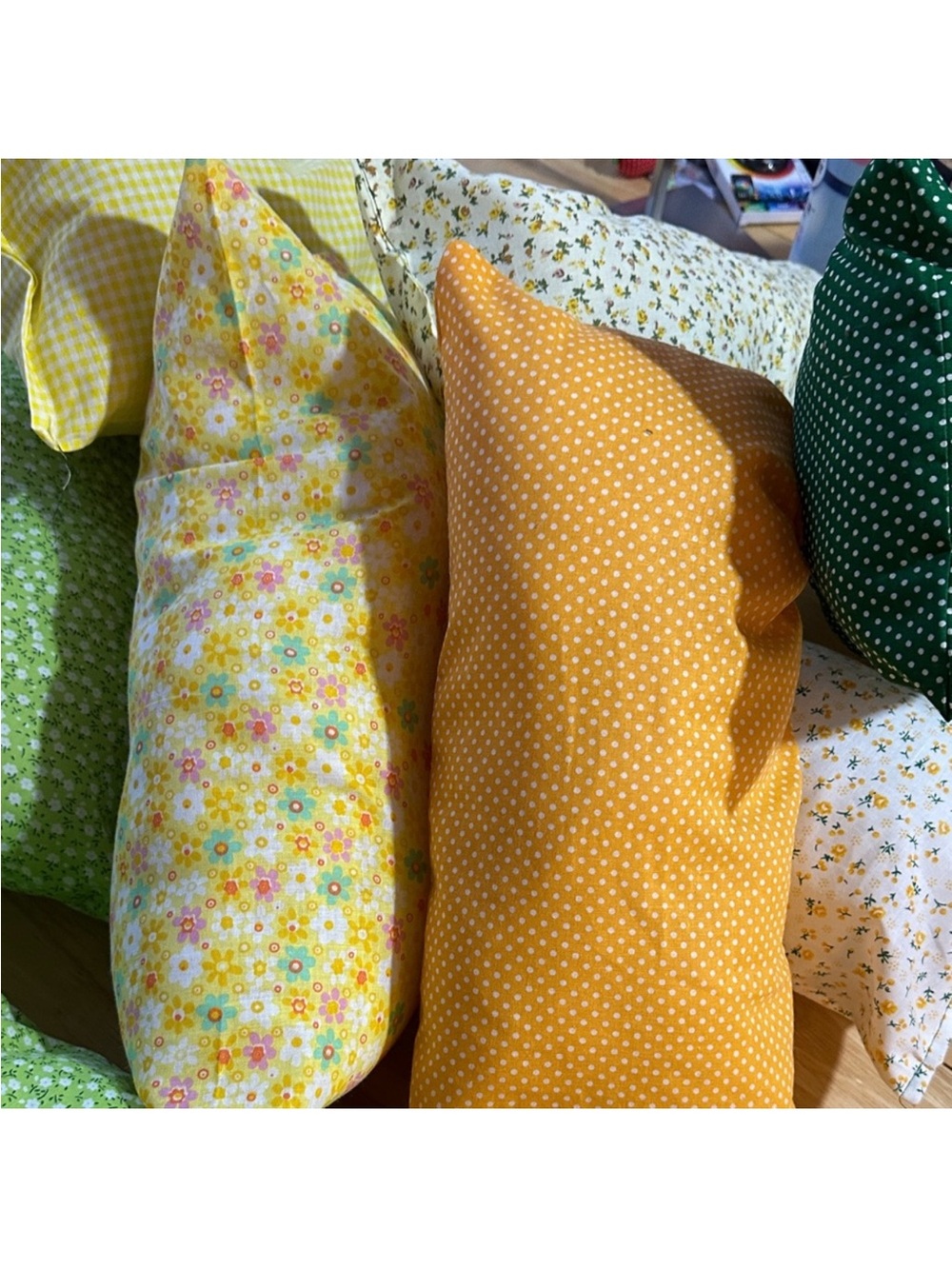 Purse Pillows U Get 2 large Or 1 large 1 med & 1 small Or 4 mediums Or 6 smalls - Picture 2 of 7